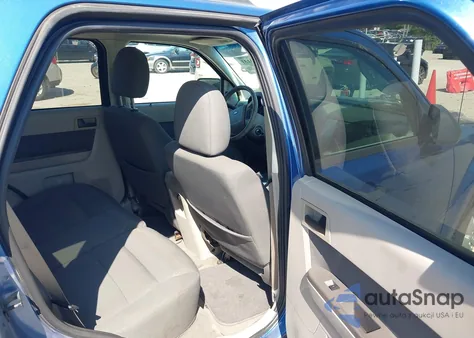 2009 Ford Escape Xlt z USA, uszkodzony, nr VIN 1FMCU93769KA08213